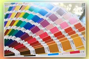 tabla pantone con azul añil profundo