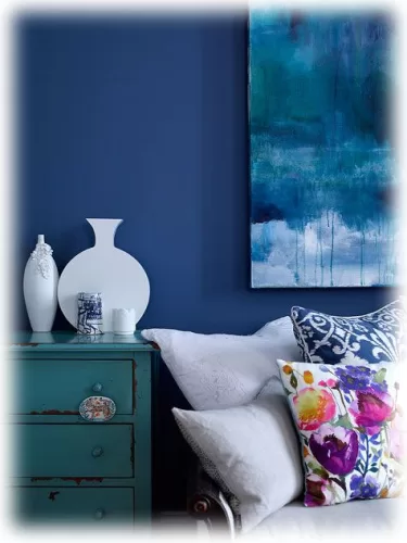 sala de estar con colores índigo