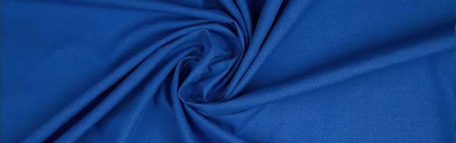 Los tejidos azul índigo nunca pasan de moda, siempre están vigentes en el mundo de la decoración.